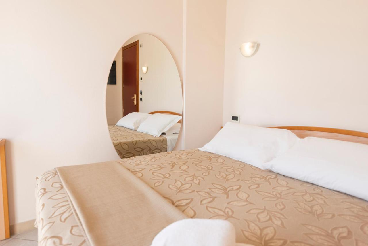 Hotel Residence Imperial Misano Adriatico Buitenkant foto