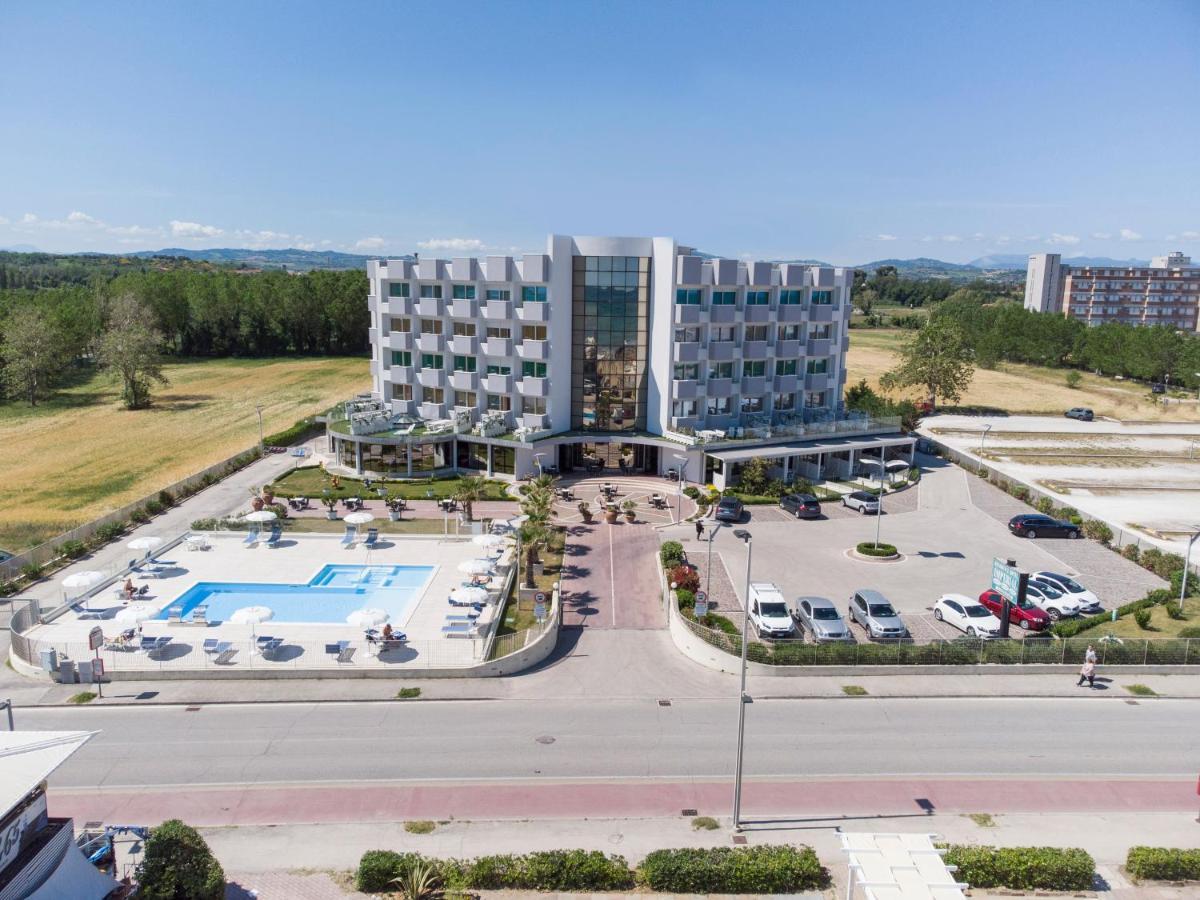 Hotel Residence Imperial Misano Adriatico Buitenkant foto