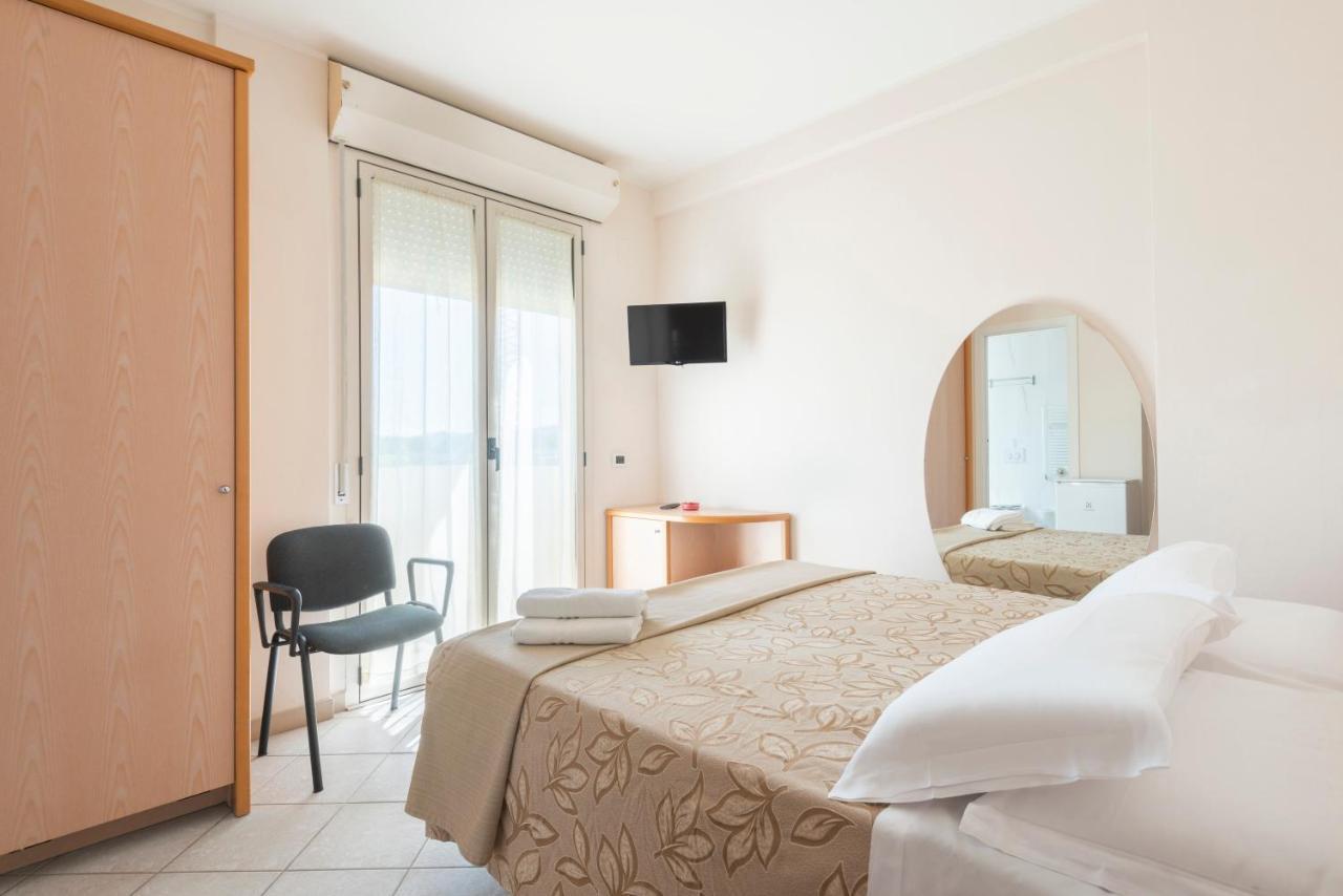 Hotel Residence Imperial Misano Adriatico Buitenkant foto