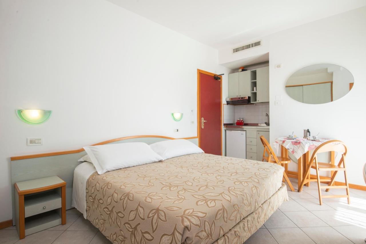 Hotel Residence Imperial Misano Adriatico Buitenkant foto